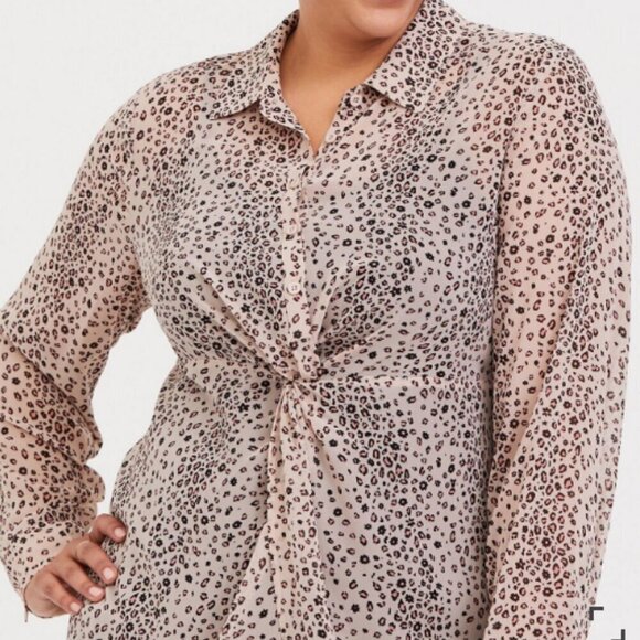 TORRID Plus Size Chiffon Twist Front Tunic Shirt - Size 0/1 - Picture 4 of 13